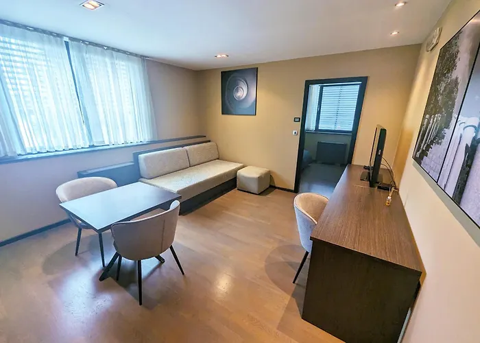 Nitro Rooms